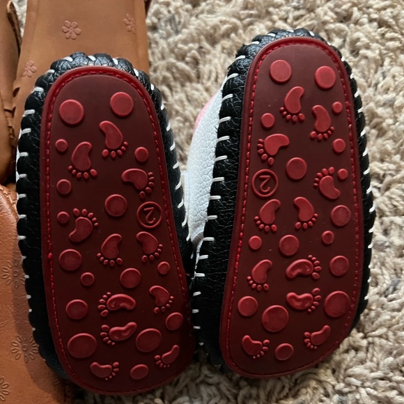 Baby Girl shoes - 5 pair; 2 are Osh Kosh and 3 are HsdsBebe; all size two (2) - Picture 5 of 8